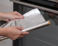 Se sua mãe não te ensinou, eu te ensino: esse é o lado certo para utilizar o papel-alumínio