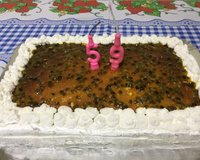 Bolo de maracujá recheado com mousse de maracujá