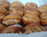 Sonho com recheio de doce de leite