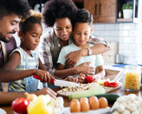 Noite temática na cozinha: 3 ideias incríveis para agitar um programa caseiro com a família!