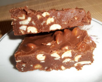 Pé de moleque com chocolate