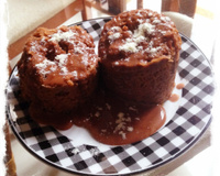 Bolo de caneca com cobertura