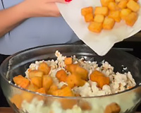 Não se fala em outra coisa que não seja essa pipoca com queijinho: receita gostosa perfeita para fazer hoje!