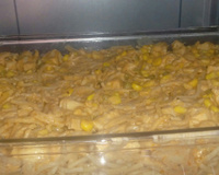 Macarrão com estrogonofe de frango rápido e fácil