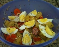 Salada quente de salsicha com batata