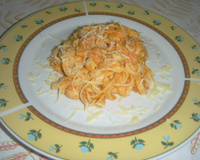 Macarrão cremoso com cogumelos e queijo cremoso