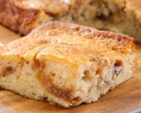 Receita de bolo de maçã com canela e limão: uma opção fácil e rápida para servir no lanche da tarde