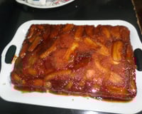 Bolo invertido de banana caramelada de liquidificador