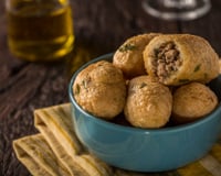 Bolinho de mandioca recheado