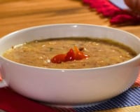 Receita fácil de fazer: creme quente de baroa com carne-seca é perfeito para o almoço ou jantar nos dias frios e o TudoGostoso te ensina