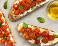 Tomates confitados em casa, muito melhor que de restaurantes caros: TudoGostoso ensina como preparar esse acompanhamento com poucos ingredientes