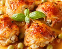 Frango ao limão com azeitonas verdes: uma receita fácil e aromática pronta em 30 minutos