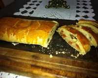 Pizza enrolada com recheio misto