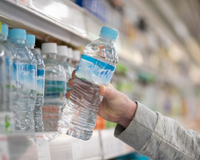 Mais de 650 mil garrafas de água foram recolhidas dos supermercados devido a supostas condições insalubres de embalagem