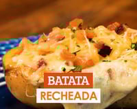 Batata recheada com linguiça calabresa