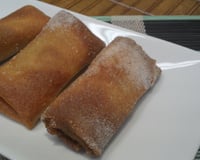 Rolinho primavera de banana com doce de leite