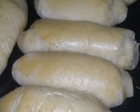 Pão de cachorro quente na máquina de pão