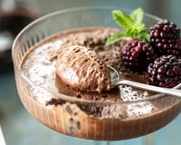 Mousse de chocolate com café: a sobremesa cremosa que fica pronta num piscar de olhos (sem ficar enjoativo)