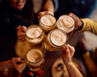 Nem suco de laranja, nem vinho: essa é a bebida que mais aumenta o nível de açúcar no sangue