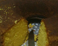 Bolo de fubá com suco de laranja