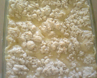 Cuca de farofa com leite condensado e coco