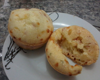 Pão de queijo de liquidificador com calabresa