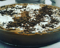 Torta mousse de chocolate com chantilly