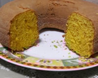 Bolo de cenoura com laranja inteira