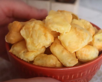 Almofadinha de tapioca crocante: receita fácil e simples pra inovar no lanche ou café da manhã