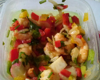 Salada de camarão com kani-mine