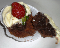 Cupcake de chocolate e Morango