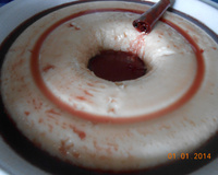 Manjar branco com calda de vinho