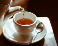 Por que escolher chá em vez de café: "O chá ajuda a manter a energia de forma mais estável, sem picos ou quedas bruscas."