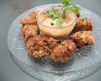 Iscas de frango empanadas com amendoim