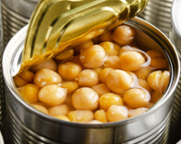 Os cozinheiros espanhóis concordam: "O grão-de-bico em lata deve ser bem lavado e, se for de boa qualidade, o líquido não deve ser descartado, pois pode ser usado em outras receitas"