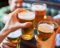 Um nutricionista explicou qual bebida alcoólica causa as piores ressacas e como a cor influencia nisso