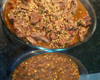 Frango caipira com viradinho de milho no fogão a lenha