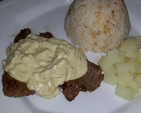 Bife ao molho de mostarda