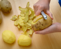 É saudável comer batata com casca? Veja os benefícios e os cuidados necessários antes do consumo