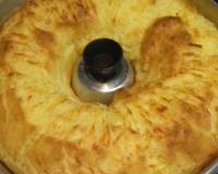 Bolo de pão de queijo de comer rezando para um lanche diferente que agrada todo mundo: aprenda receita fácil