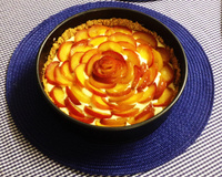 Torta de maçã caramelizada com castanha-do-pará e mousse de leite condensado cozido