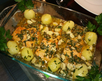 Salmão ao forno com molho de manteiga com alcaparras