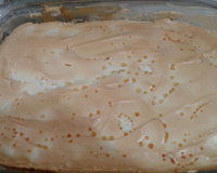 Chico balanceado com banana