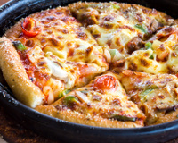 Como fazer uma pizza proteica na frigideira: a receita saudável sem forno para incluir na sua dieta