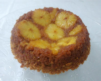 Bolo de abacaxi caramelado