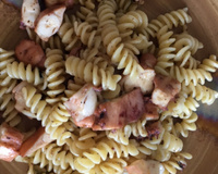 Macarrão com polvo, alho e óleo