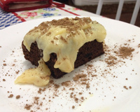 Bolo de Oreo com cobertura de leite em pó