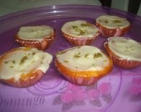 Bolinho de limão com cobertura de leite condensado