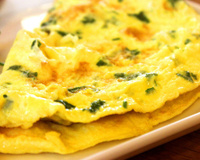 Um restaurante revela uma receita para fazer omeletes fofinhas que preenchem o prato e o deixam com uma aparência mais apetitosa