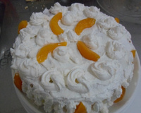 Bolo recheado com pêssego